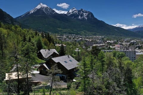 CHALET LUXE DE LA CROIX DU FRENE Chalet in Briançon