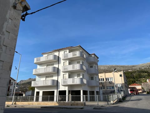Apartments Lucia Copropriété in Podstrana