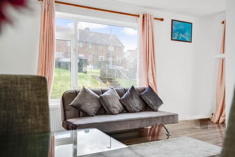 Luxury 3 Bedroom Home in Brighton House in Brighton