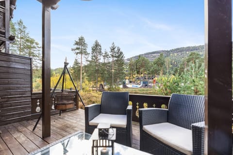 Patio, Day, Natural landscape, View (from property/room), Balcony/Terrace, Seating area, Mountain view