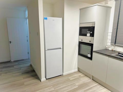 Kitchen or kitchenette, minibar, pet friendly, stove