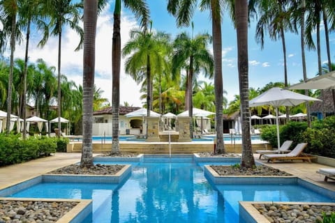 Luxury in the Tropics that Sleeps 6 Condo in Rio Hato