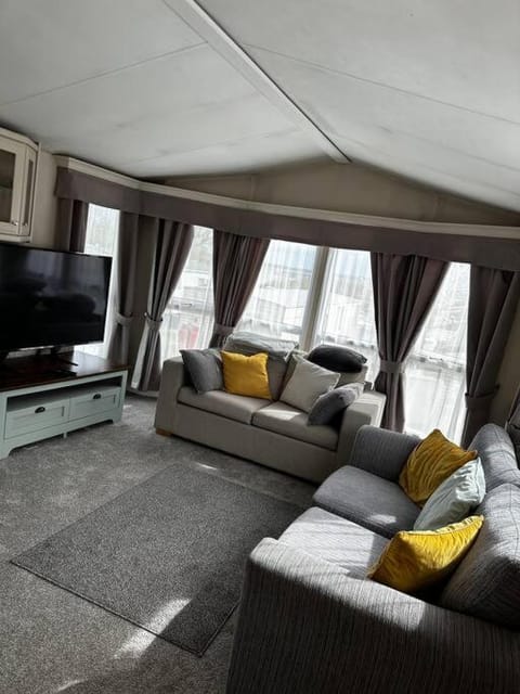 2 bedroom caravan, sea views, parking Appartement in Eastchurch