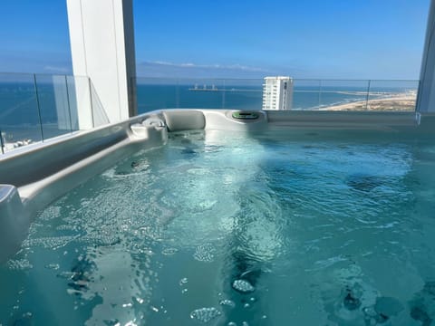 Hot Tub, Sea view