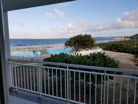 Pool view, Sea view