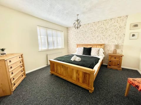 Ashford 3 Bedroom house with parking central area, private garden Casa in Ashford
