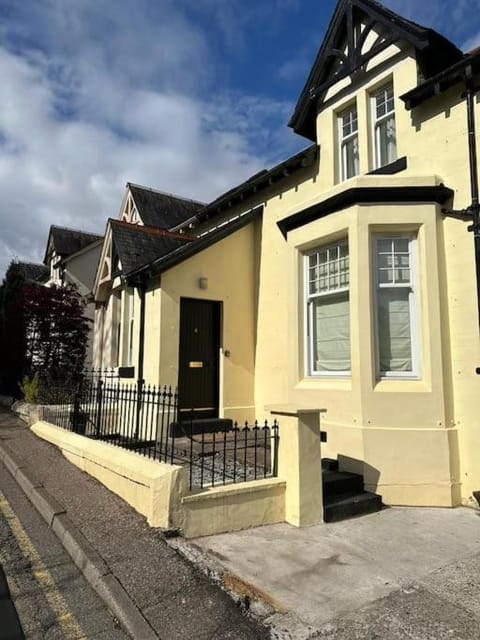 Property building, Day, Street view