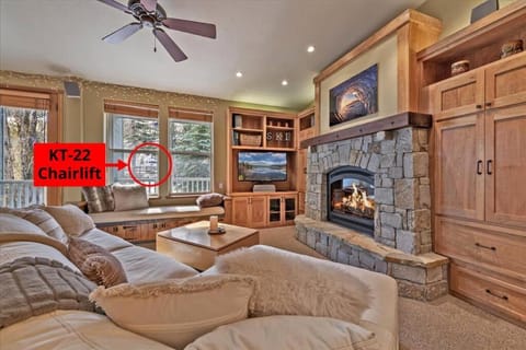 TV and multimedia, Living room, Seating area, Evening entertainment, fireplace