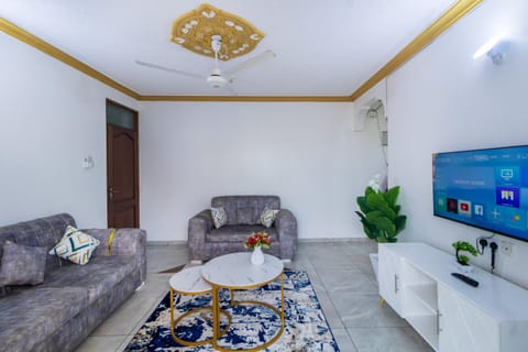 Communal lounge/ TV room, TV and multimedia, Living room, Seating area, Evening entertainment