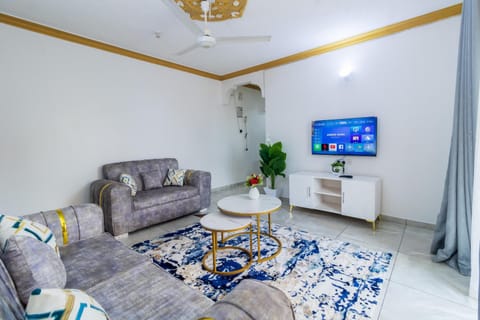 Communal lounge/ TV room, TV and multimedia, Living room, Seating area, Evening entertainment