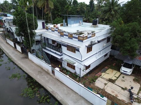 Property building, Day, Neighbourhood, Bird's eye view, Street view, Parking