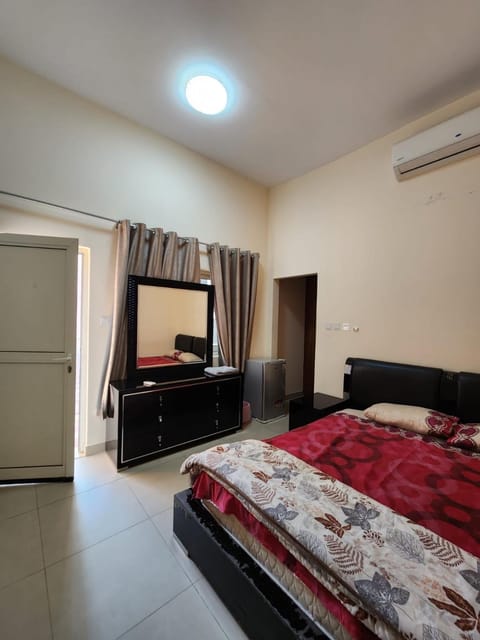 Couple room with attached bathroom Bed and Breakfast in Al Sharjah