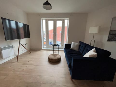 Stafford 2 Bedroom Apartment in Prime Location with Secure Parking Eigentumswohnung in Stafford