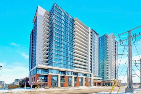 Luxury 1BR King Bed Unit - Private Balcony Appartement in Waterloo