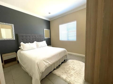 Stylish 2 Bedroom Family Home Condo in Cape Town