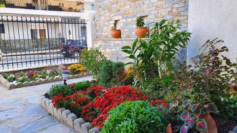 Property building, Day, Garden, Garden view