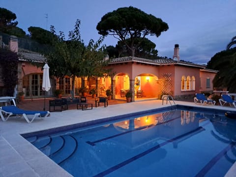 Property building, Pool view, Swimming pool