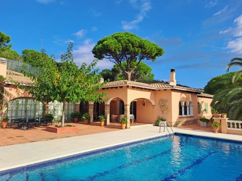 Property building, Pool view, Swimming pool