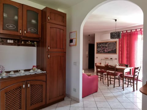 Kitchen or kitchenette, Living room, Dining area, oven