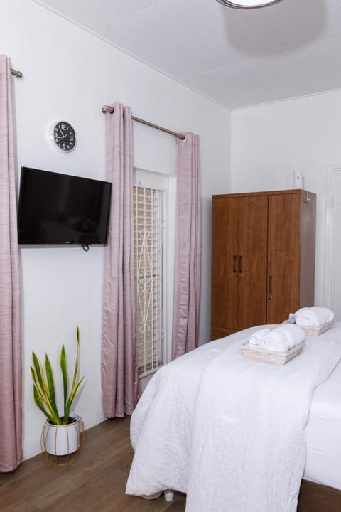 CoZstay- full equipped room, studio Vacation rental in Willemstad