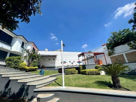 CASA Punto Medio House in State of Morelos