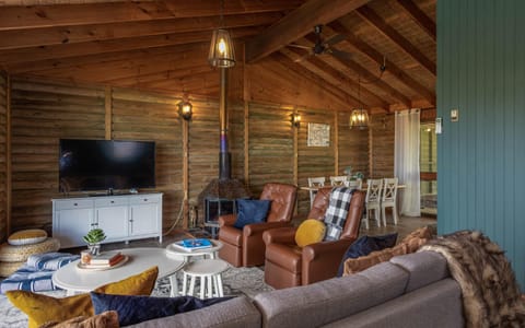 Log Cabin getaway Family and Pet Friendly WiFi Maison in Encounter Bay