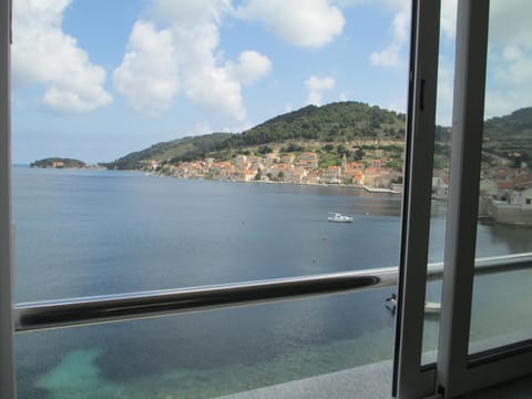 Apartments Acalinović Condo in Vis