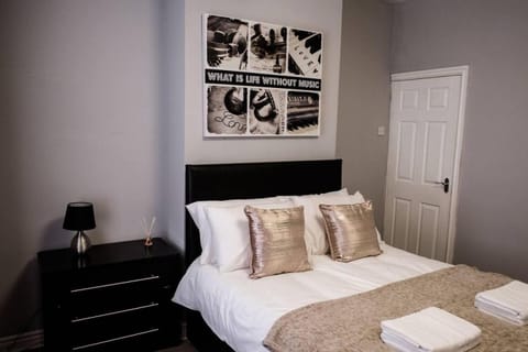 Inspired Stays- Close to City Centre- 4 Bed House! Casa in Stoke-on-Trent