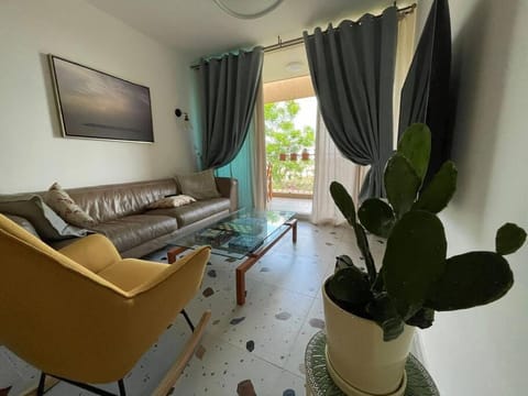 נוף לים 3 חדרים בנאות גולף בקסריה עם בריכה וחדר כושר Condo in Haifa District