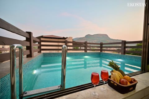 Patio, Day, Natural landscape, View (from property/room), Balcony/Terrace, Food and drinks, Dining area, Food, Mountain view, Pool view, Swimming pool, Drinks, Alcoholic drinks, sunbed