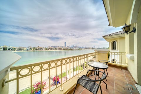 Premier 6BR Villa with Assistant's Room and Private Pool in Frond E Palm Jumeirah by Deluxe Holiday Homes Apartamento in Dubai