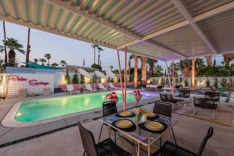 Alexander: Retro Chic Oasis 2023 Modernism Showcase House House in Palm Springs