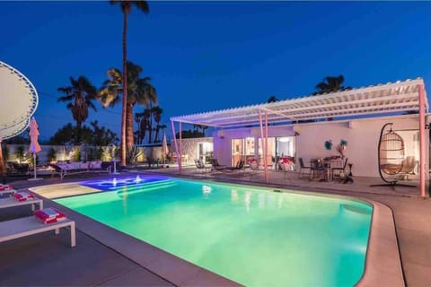 Alexander: Retro Chic Oasis 2023 Modernism Showcase House House in Palm Springs