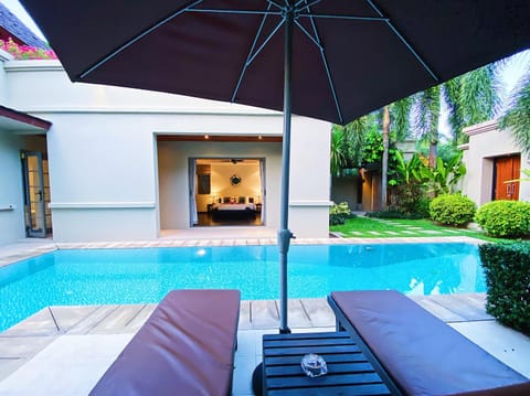 Beautiful 2br pool villa walk to Bangtao beach and Catch club Chalet in Choeng Thale