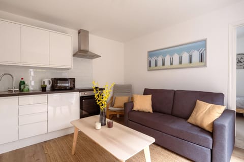 Guildford Town Centre with Parking Apartment in Guildford