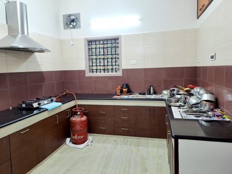 Airport 7min/rela 5min/Kitchen/AC/Wifi/Bedroom1 Vacation rental in Chennai