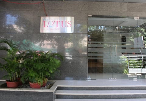 The Lotus Apartment hotel, Burkit Road Condominio in Chennai