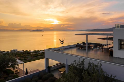 Property building, Nearby landmark, Day, Natural landscape, Balcony/Terrace, Mountain view, Sea view, Swimming pool, Sunset