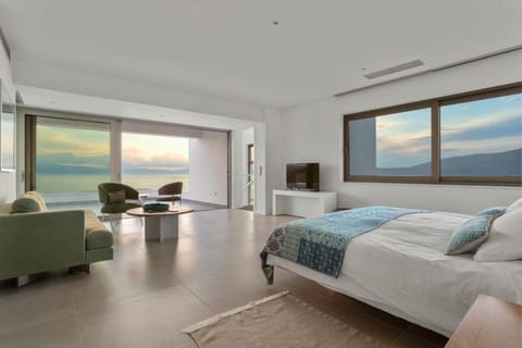 Bed, Natural landscape, TV and multimedia, Balcony/Terrace, Photo of the whole room, Bedroom, Mountain view, Sea view