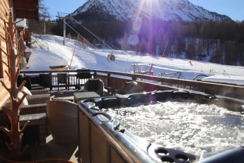 Day, Natural landscape, Winter, Hot Tub, Skiing, Balcony/Terrace, Spa and wellness centre/facilities, Mountain view