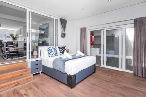 Two Bedroom House with Views of Lions Head House in Sea Point