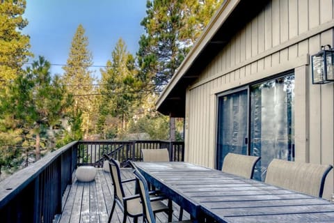 Bright 4BD Minutes to Beach and Slopes House in Tahoe Vista