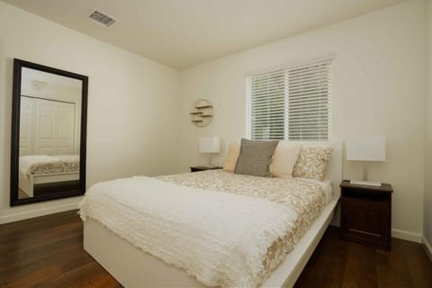 Tranquil 2BR Home in Central LA near Ktown and DTLA Haus in Beverly Hills