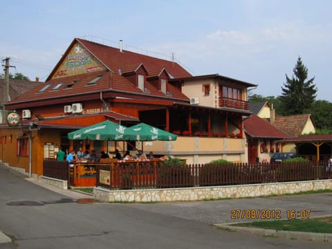 Tavi-fészek Fogadó Bed and Breakfast in Slovakia