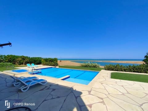 luxury half villa sea view Casa in Hurghada