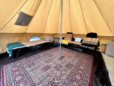 Peaceful 1BR Suite, Yurt and Barn in Cypress Park House in Glendale