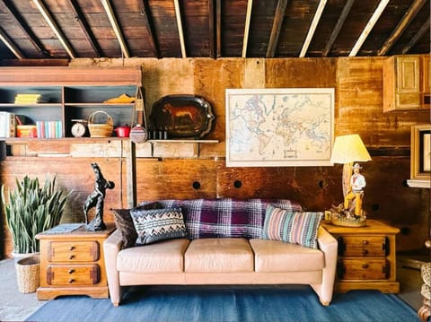 Serene Studio, Yurt Barn near DTLA Silverlake House in Glendale