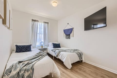 Single level w Fenced Yard, Pool Table & Fire Pit Apartment in Leander