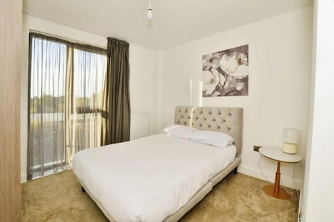 Contemporary 2 bedroom apartment - Ashford Condo in Ashford