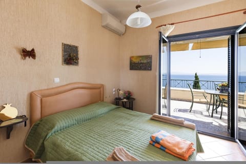 Bed, View (from property/room), Balcony/Terrace, Photo of the whole room, Bedroom, Sea view, towels